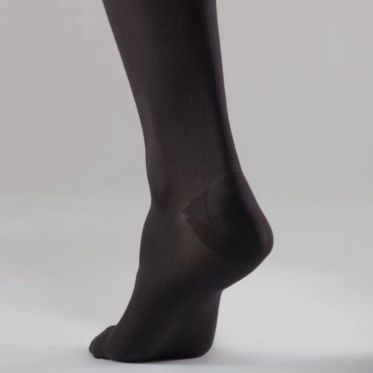 chaussettes-contention-elle-lui-2-varisan-talon VARISAN Elle & Lui Chaussettes de contention Classe 2 Noir Taille 4 Court – Image 1